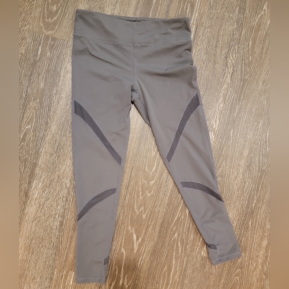 Mono B Size Large Women's Yoga Leggings with Gray netting stripes